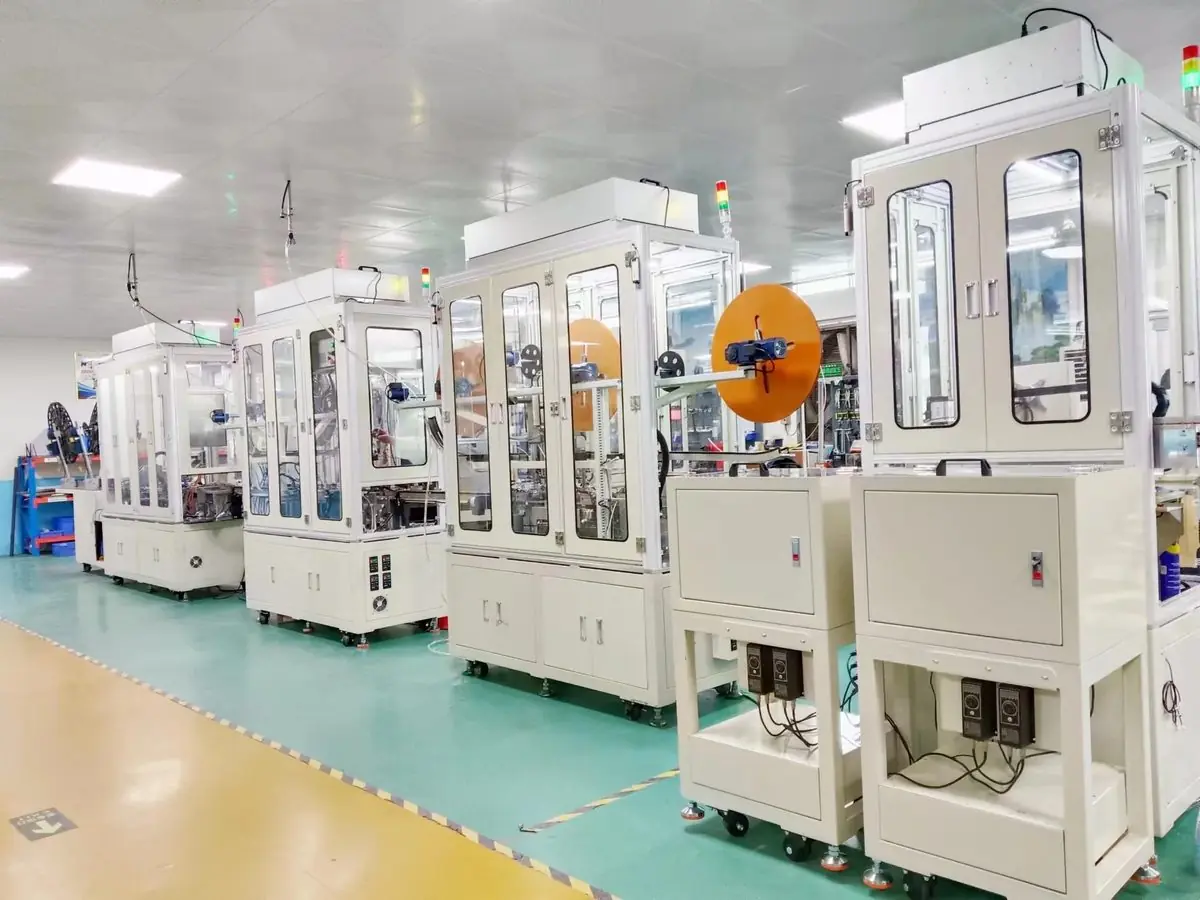 Otomatik konnektör montaj üretim hattı
